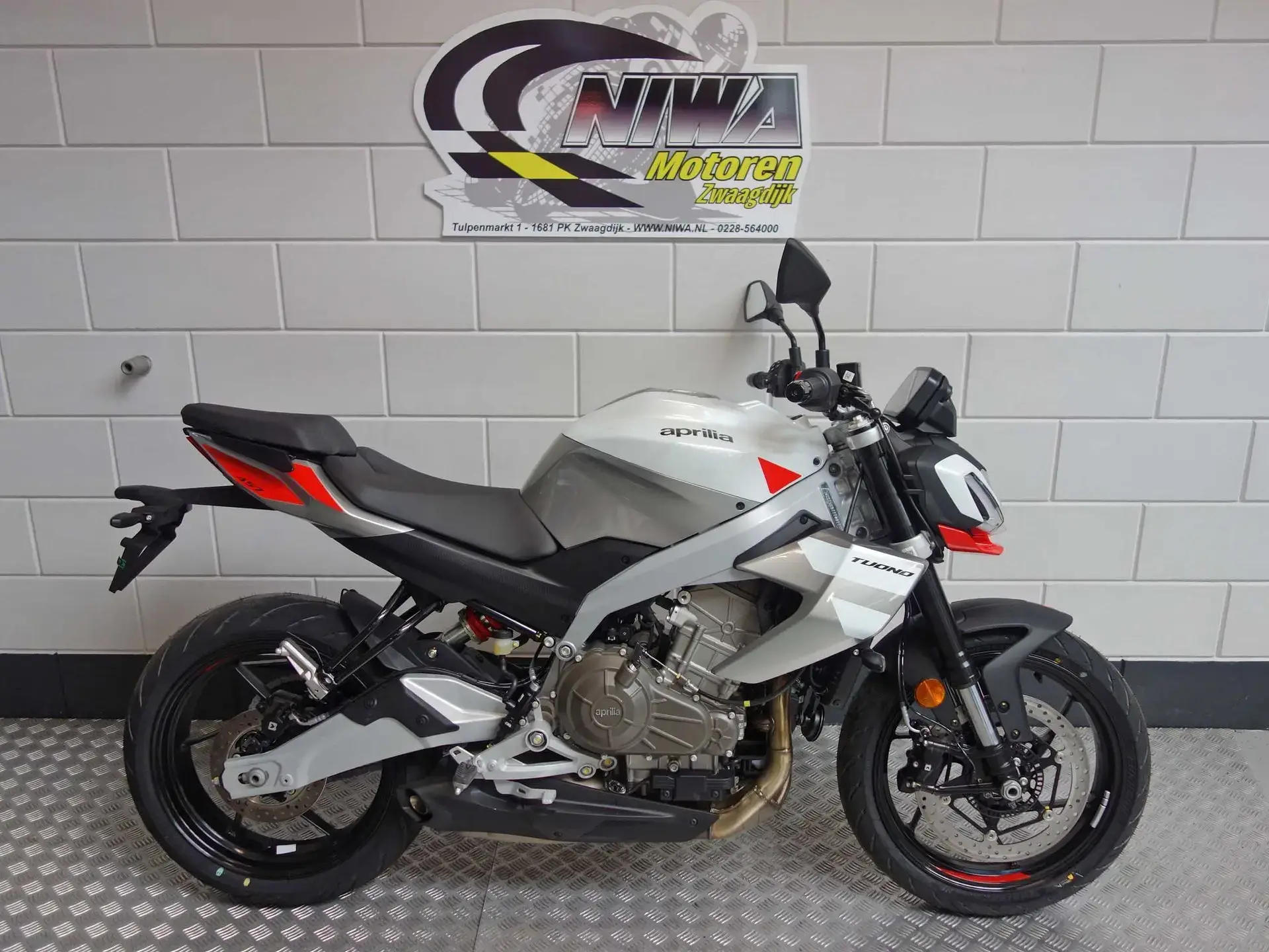 Aprilia Tuono 457