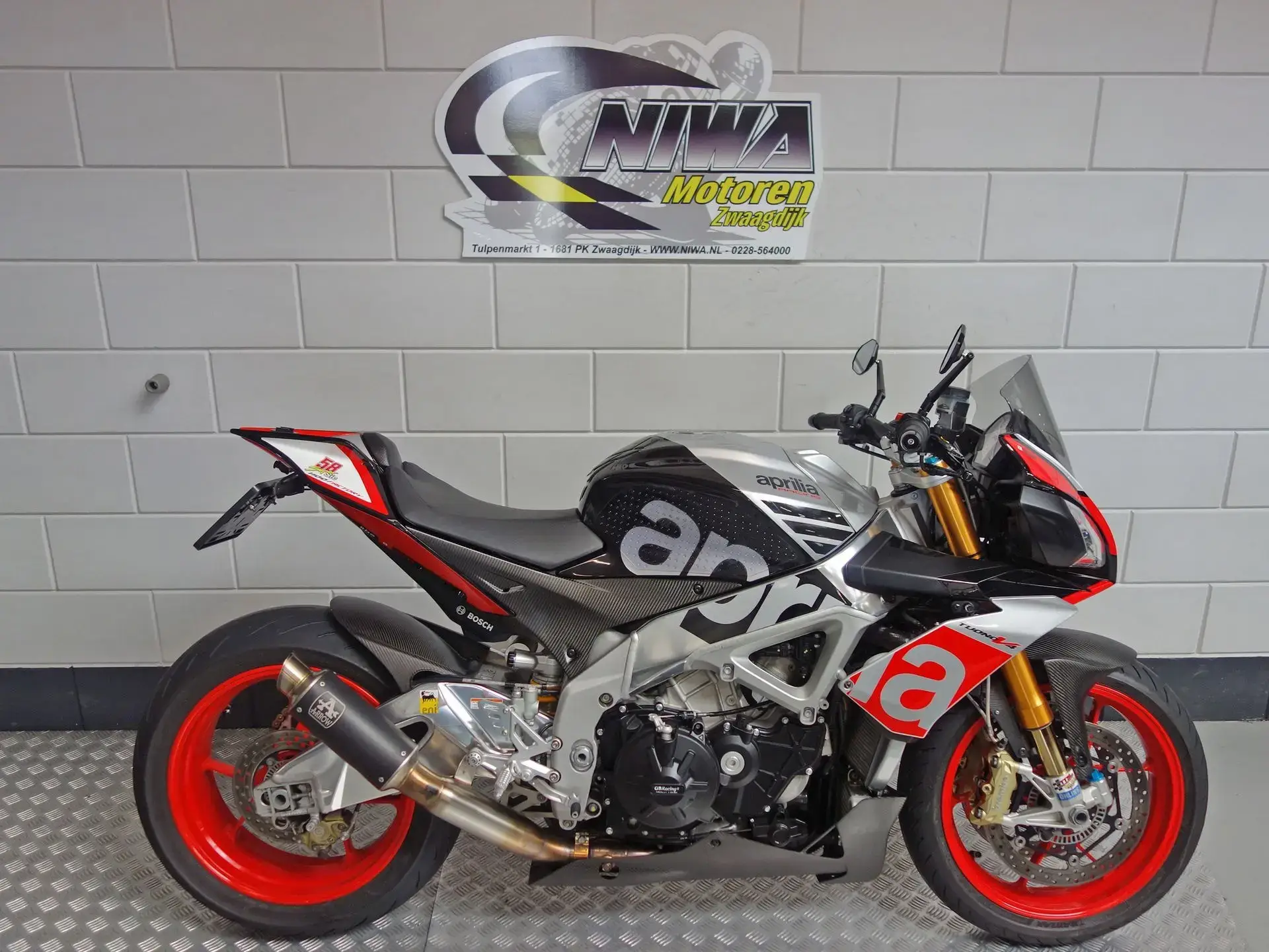 Aprilia Tuono V4 R APRC