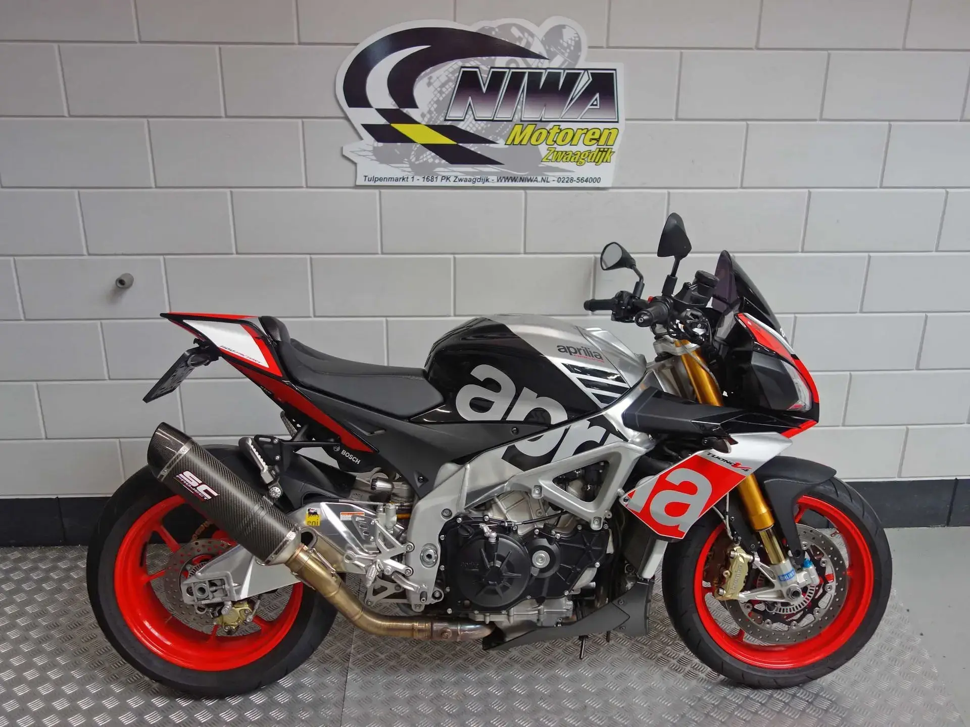 Aprilia Tuono V4 R APRC