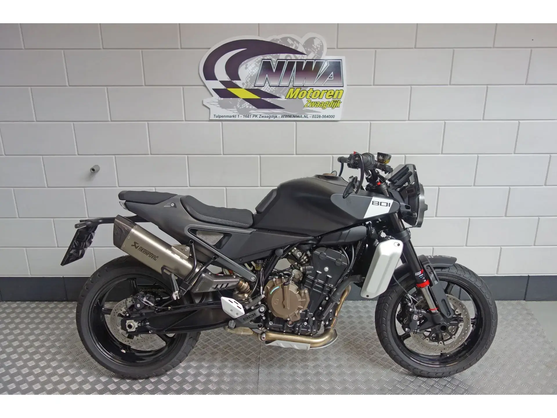 Husqvarna Svartpilen 801