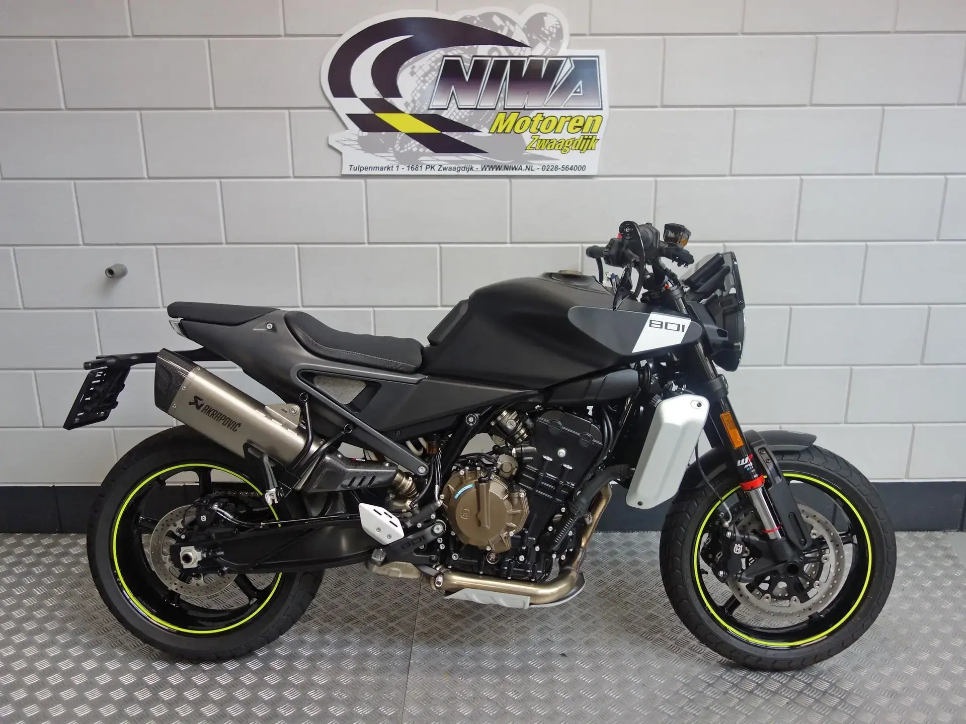 Husqvarna Svartpilen 801