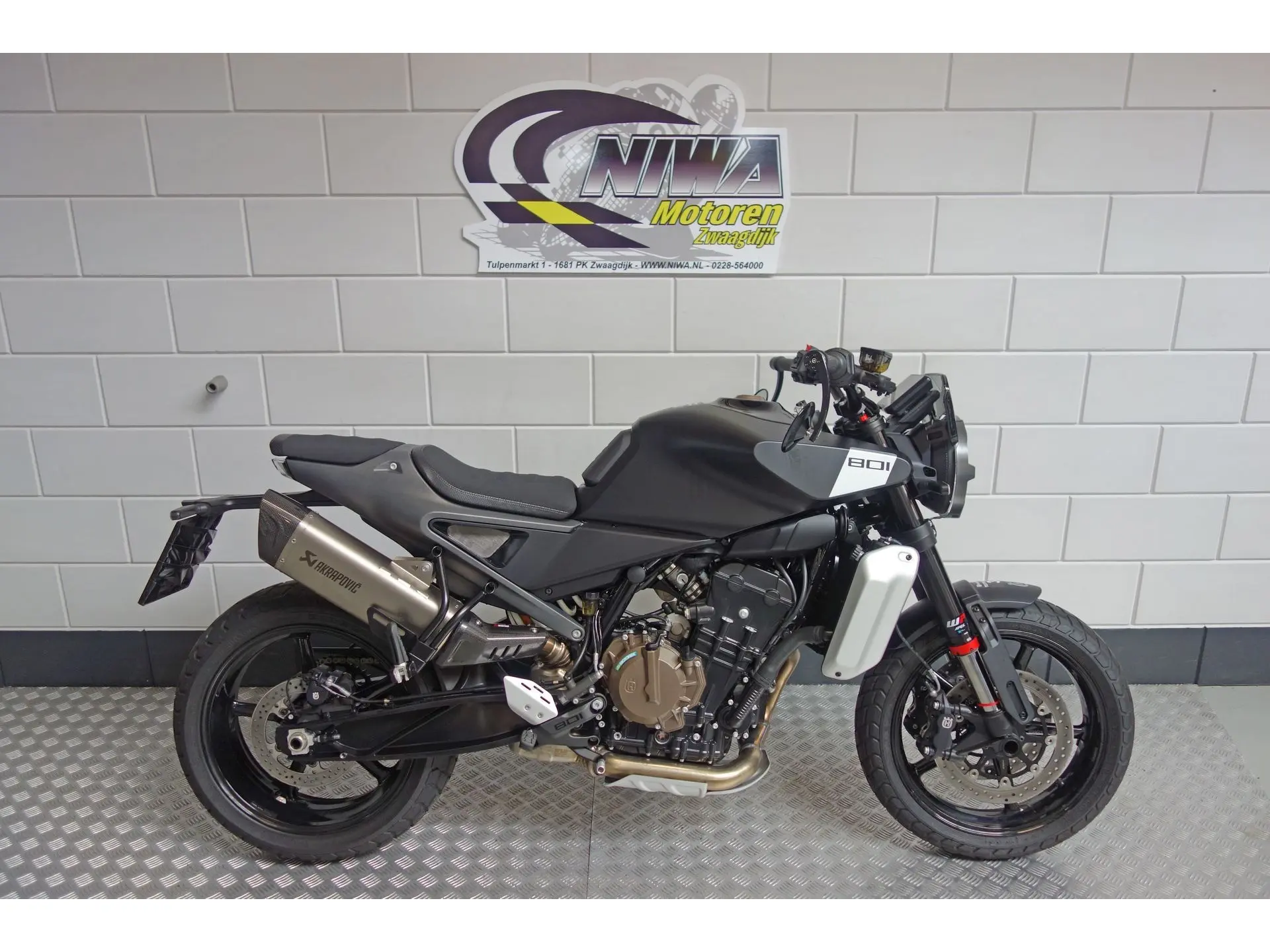 Husqvarna Svartpilen 801