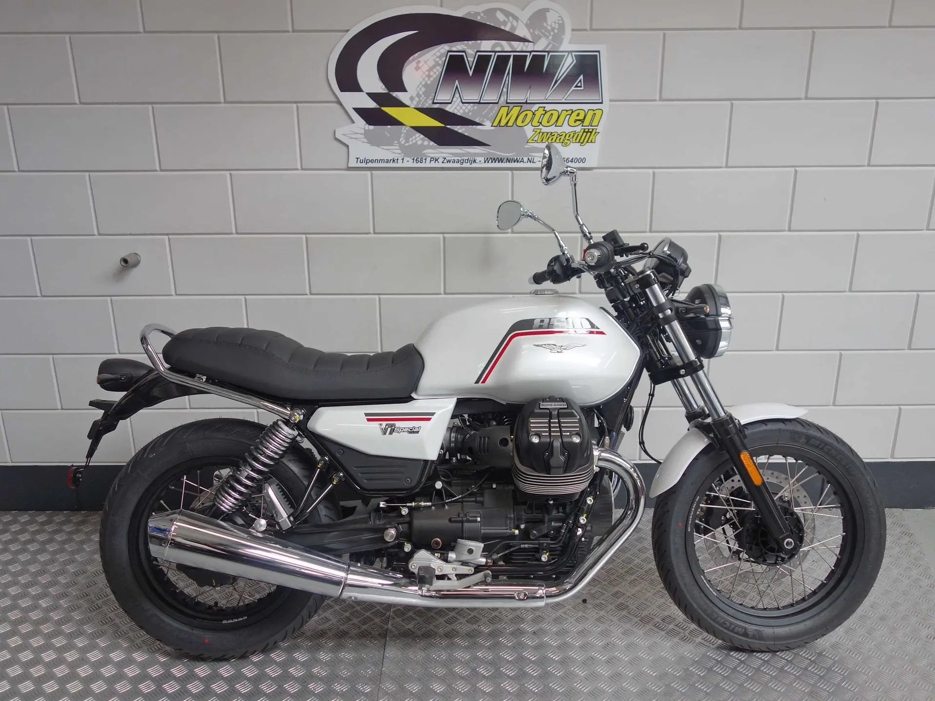 Moto Guzzi V7 700