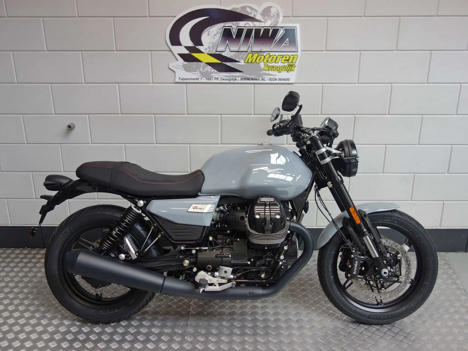 Moto Guzzi V7 700