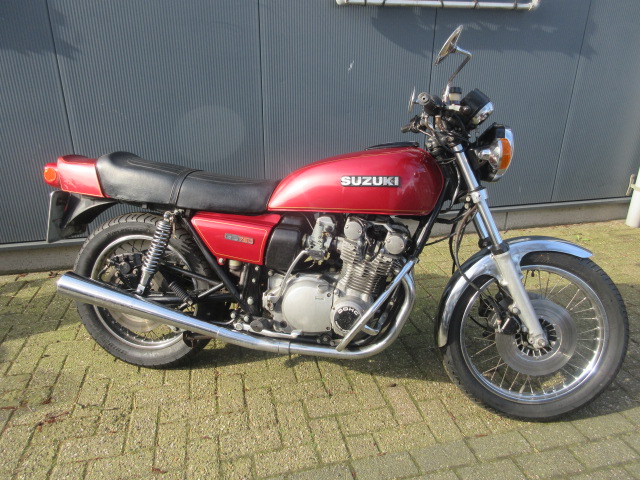 Suzuki GS 750