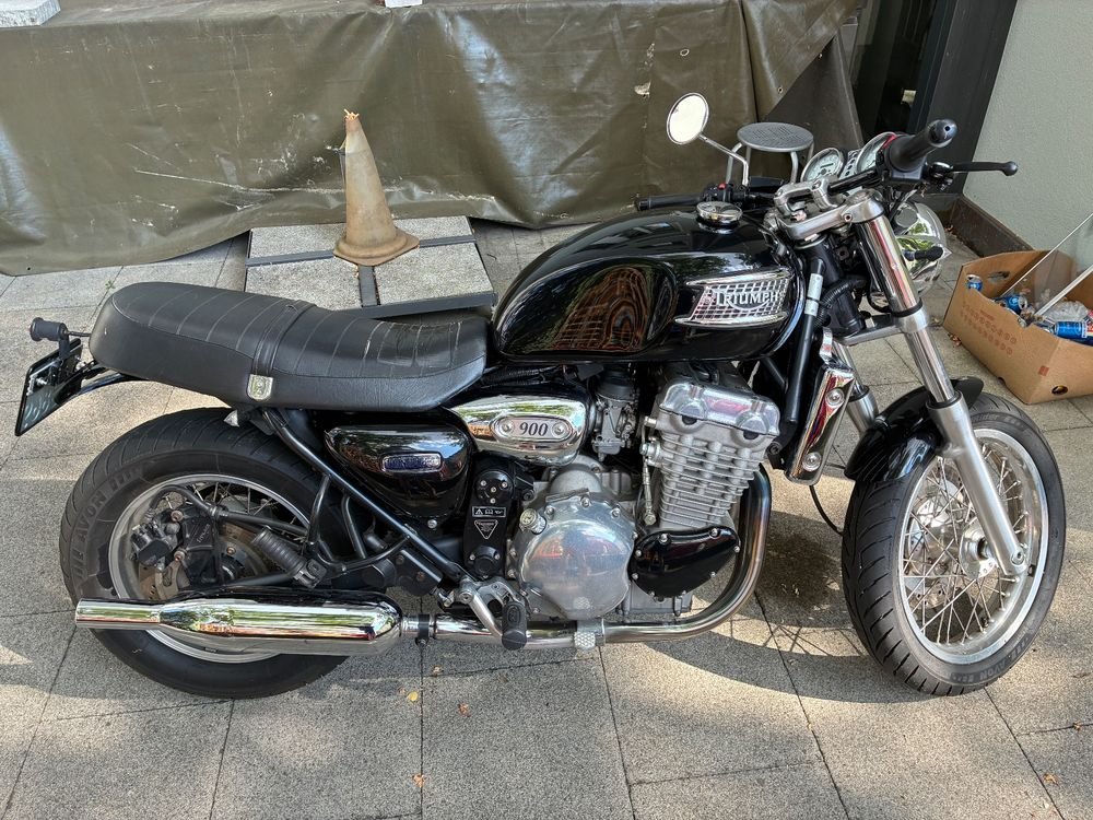 Triumph Thunderbird 900