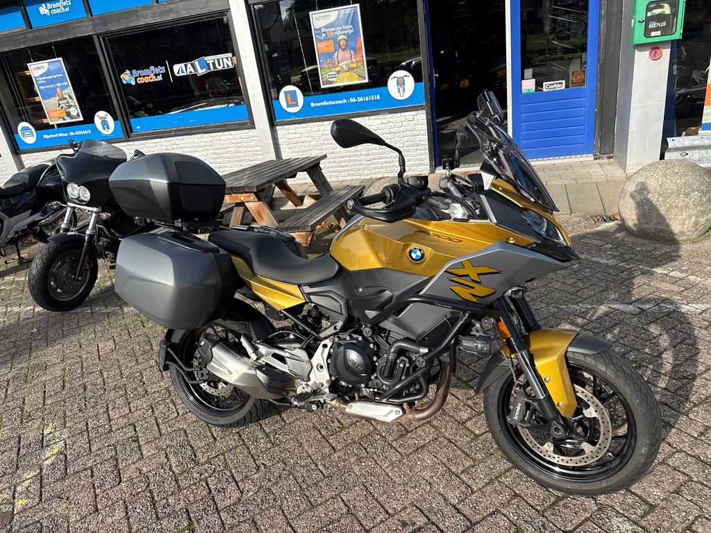 BMW  F900 XR