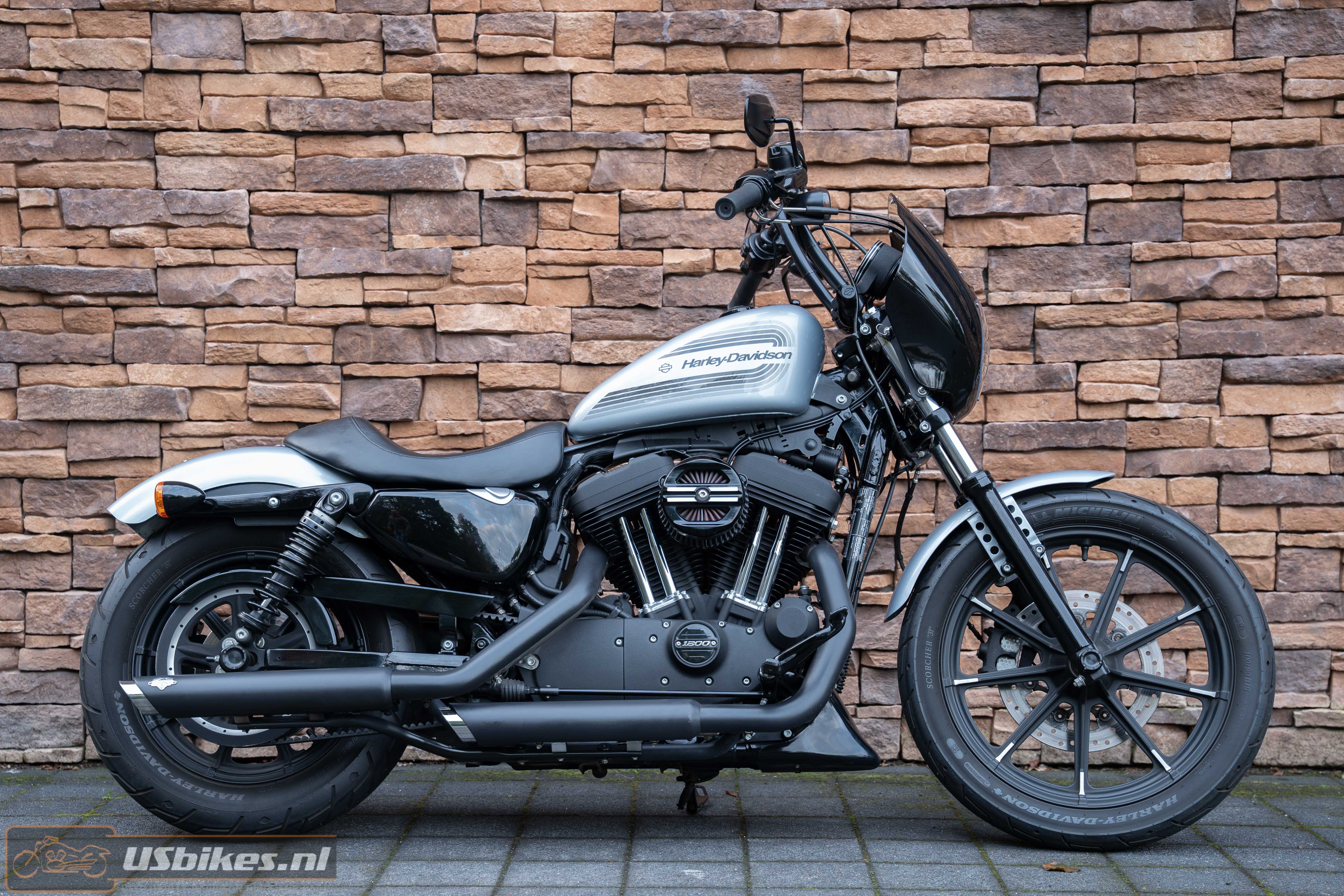 Harley-Davidson XL 1200C Sportster Custom