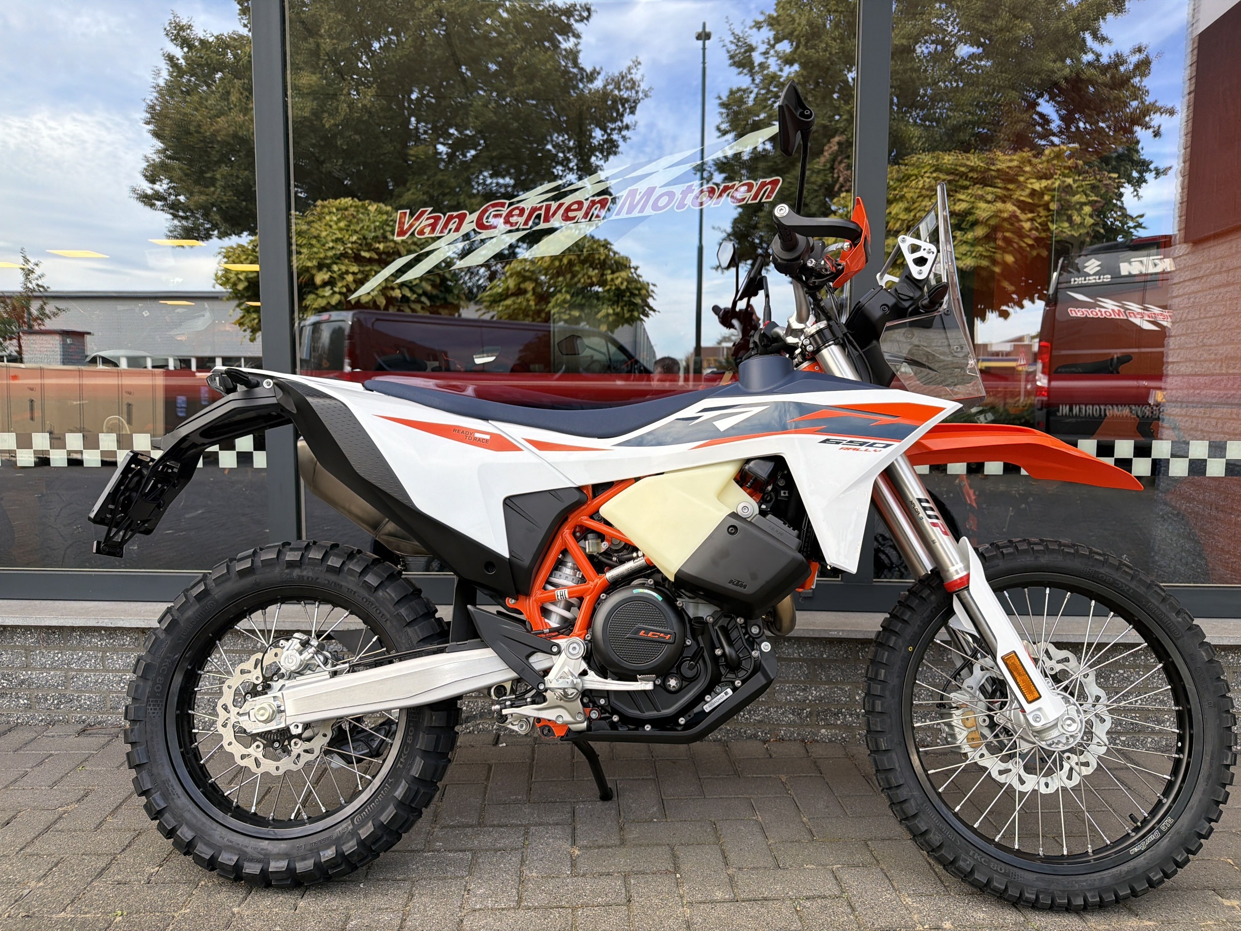 KTM LC4 690 Rally Replica