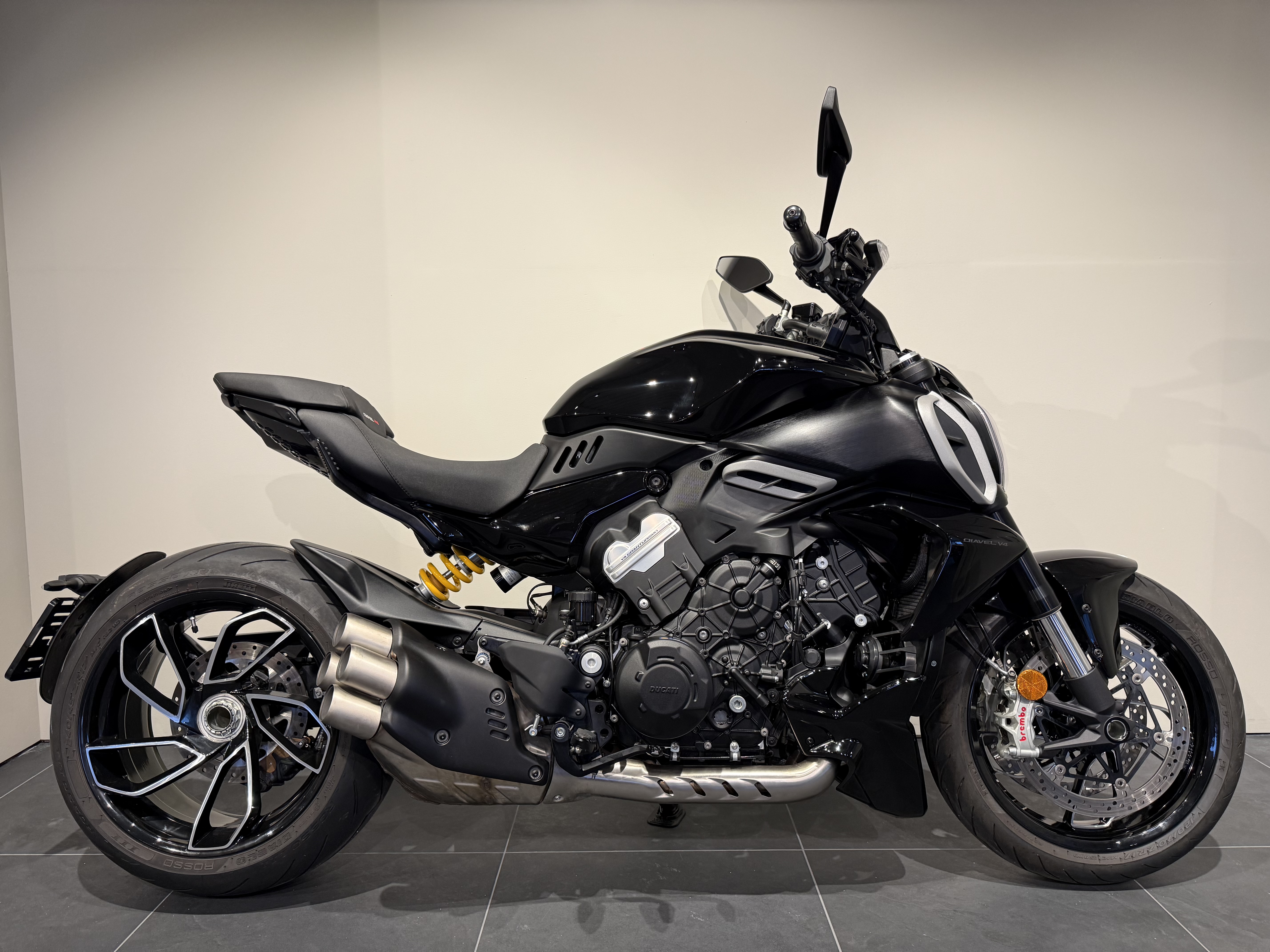 Ducati Diavel V4