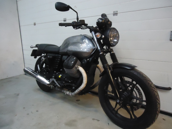 Moto Guzzi V7 850 Stone
